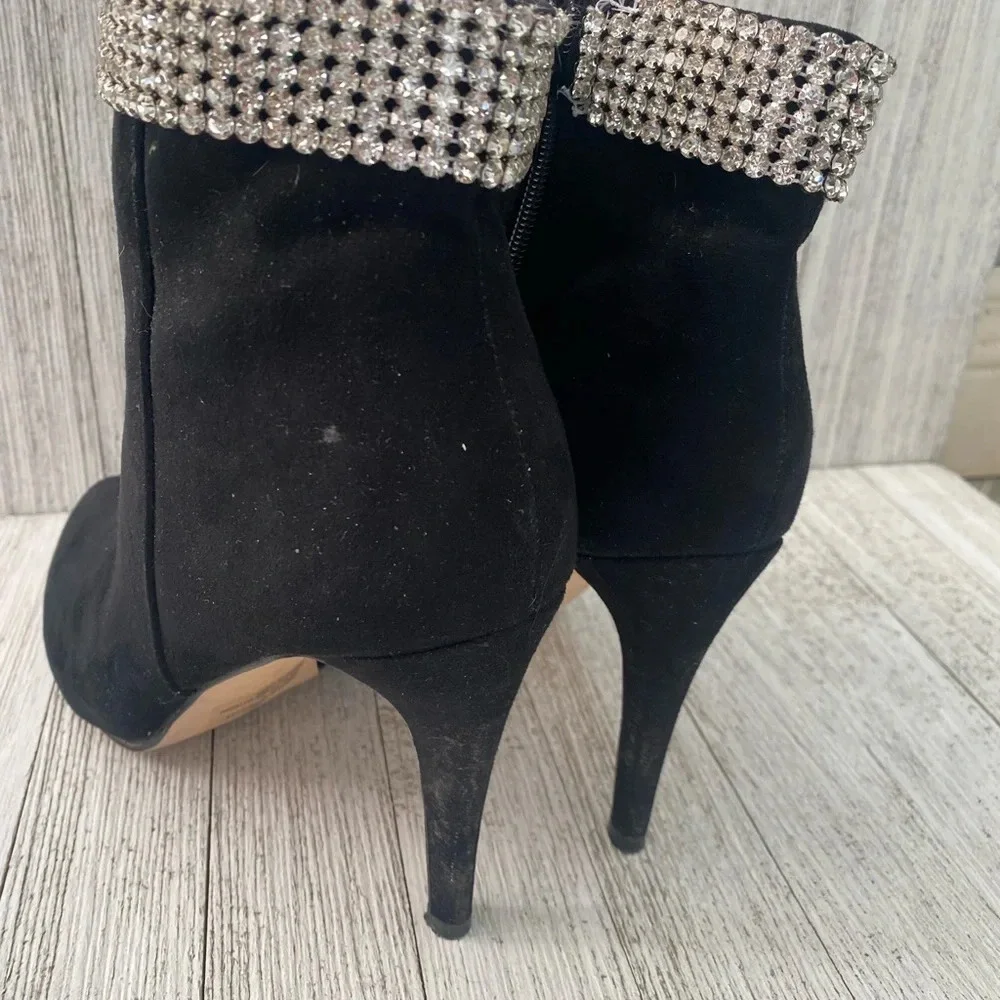 NEW YORK & COMPANY RHINESTONE-CUFF HEEL BOOTIE SIZE 10